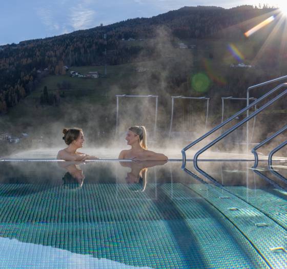 Relax & Spa Bereich mit Warmwasserbecken