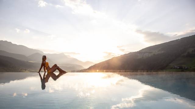 Schwimmen im Outdoor Pool im Hotel Schütterhof in Schladming