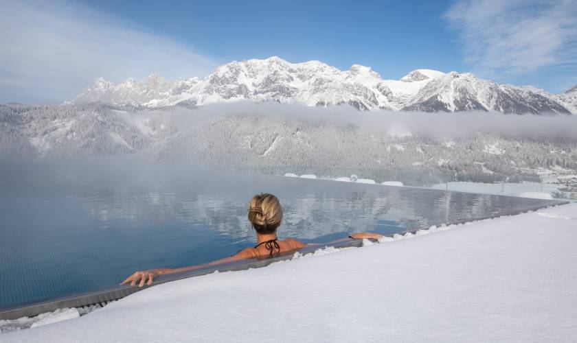 Infinity pool in the Schütterhof in winter