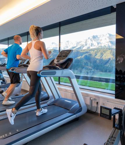 Fitnessraum mit hochwertigen Precorgeräten | Hotel Schütterhof in Schladming