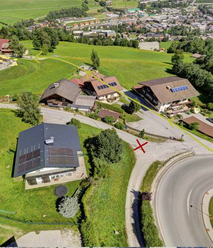 Hotelzufahrt zum Parkplatz Schütterhof im Winter