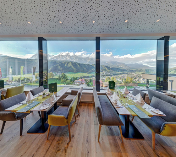 panoramic bar and restaurant area at hotel Schütterhof