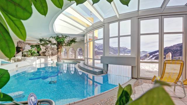 Familienbereich mit Pool im Hotel Schütterhof