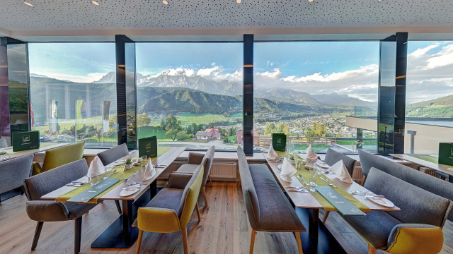Restaurant im Hotel Schütterhof mit Blick auf die Berge