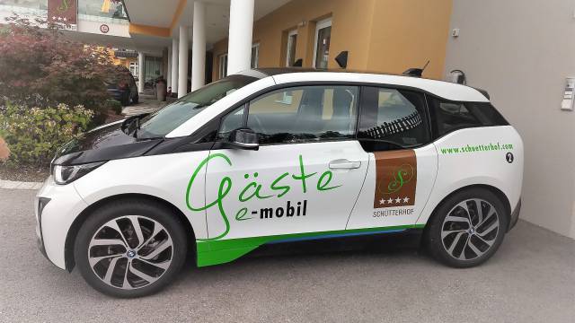 BMWi Gäste Auto des Hotel Schütterhof