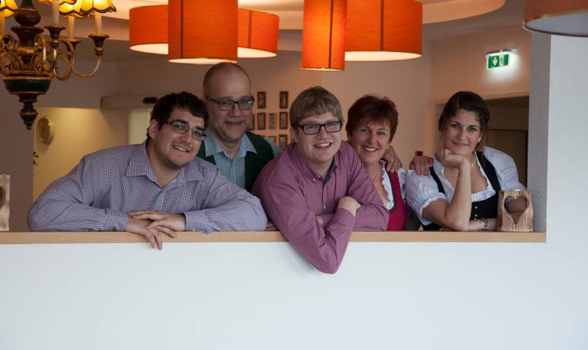 Familie Gyger: Roland und Renate mit Stefan, Samuel und Annita