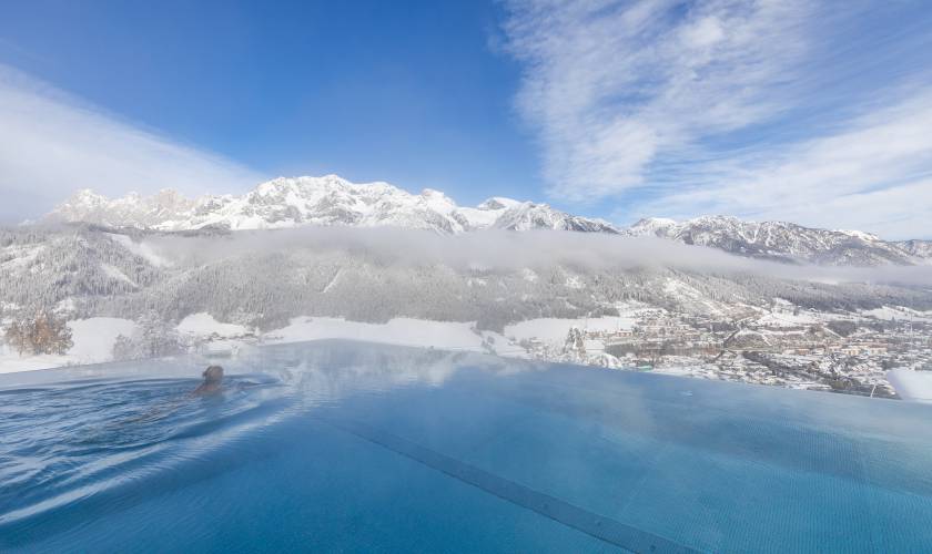 Infinity pool in the Schütterhof in winter