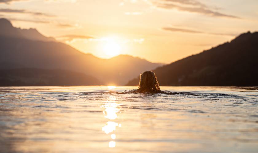 Infinity Pool im Schütterhof Sonnenaufgang