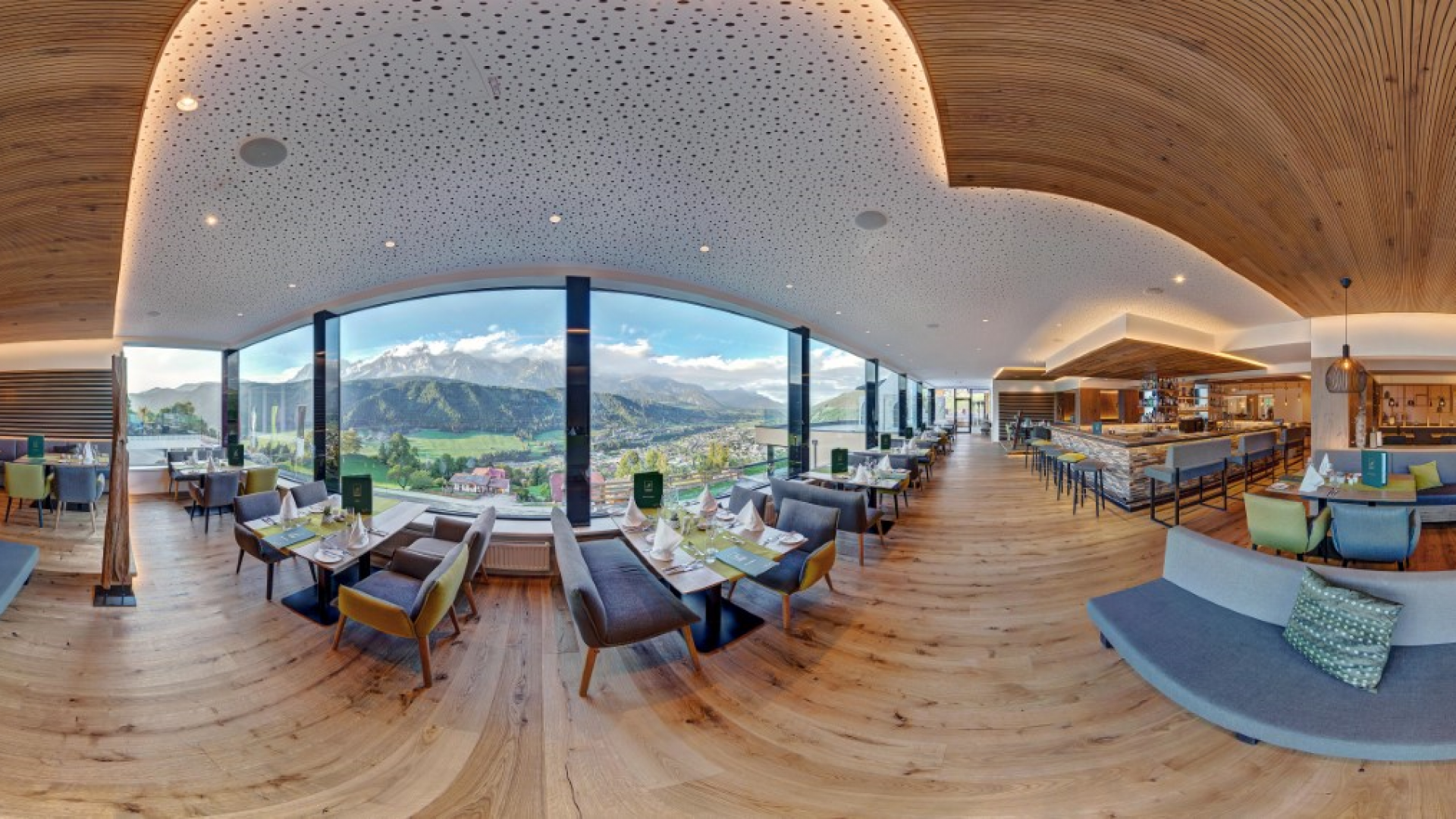 panoramic bar at hotel Schütterhof in Schladming