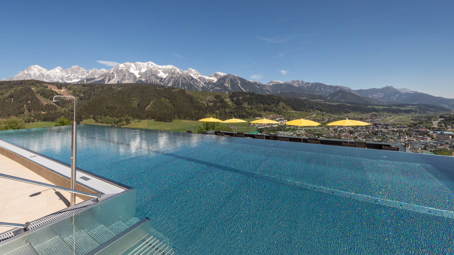 Wellness vacation in Austria with infinity pool